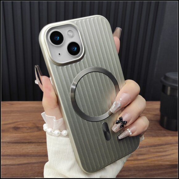 Champagne Wavy MagSafe Case - Picture 3 of 3